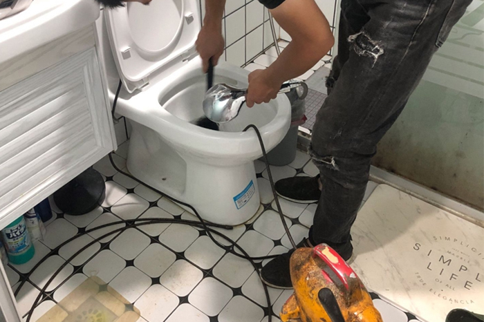 湖南马桶堵塞自己疏通还是找师傅?专业上门服务让你省时更省心